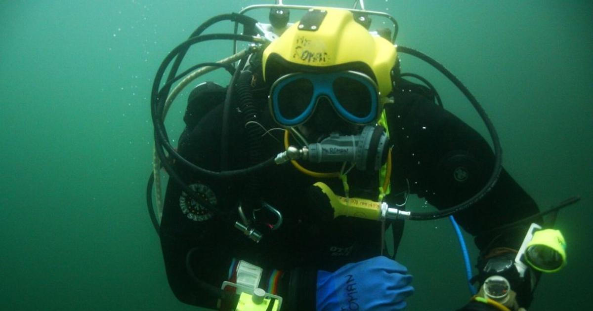 Ukrajinci stále mrznou. S opravami elektráren už pomáhají i potápěči