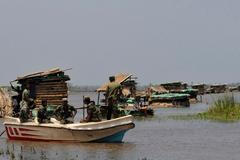 Srílanští vojáci hlídkují u města Mullaitivu