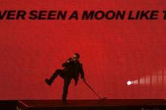 U2 s vervou propagují novou desku