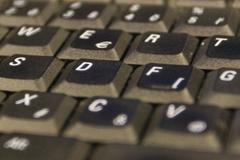 počítač, klávesnice, ilustrační foto