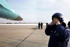 Dmitrij Medveděv jako pilot bombardéru