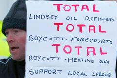 Britové protestují proti migrantům