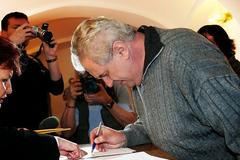 Miloš Zeman se zapisuje jako host.