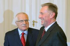 Prezident Václav Klaus poté, co mu Mirek Topolánek předal demisi vlády