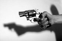 Revolver, střelba, zastřelil, vražda, útok, útočník, pistole, kriminalita