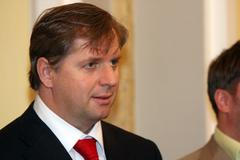 Topolánek obměnil vládu: Petr Bendl