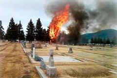 Letadlo spadlo na hřbitov, 14 lidí nepřežilo