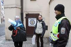 Pokusní strážníci měří znečištění ovzduší