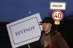 Úholičky nebo Divínov