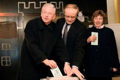 Roland Koch u volební urny