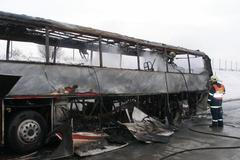 Požár autobusu na D11