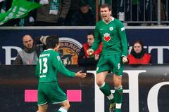 Edin Džeko se raduje z gólu