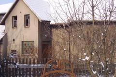 Opuštěný a zanedbaný rodný dům Jana Palacha