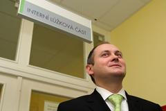 Michal Hašek v nemocnici v Ivančicích u Brna