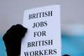 Britové protestují proti migrantům