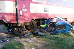 Vlak za sebou táhl osobní vůz čtvrt kilometru