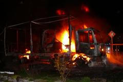 Hasiči likvidovali noční požár nákladního vozidla