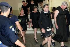 Britové převlečení za jeptišky