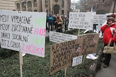 Skláři demonstrují před vládou