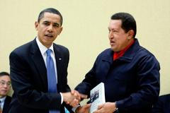 Chávez dává Obamovi knihu