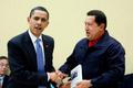 Chávez dává Obamovi knihu