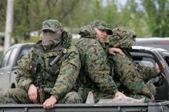 Gruzínští vojáci míří na vzbouřenou základnu Muchrovani