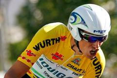 Roman Kreuziger na trati závodu Kolem Švýcarska.