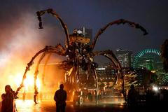 12metrový pavouk se procházel po Jokohamě