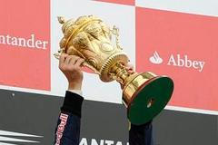 Sebastien Vettel se raduje z vítězství v Silverstone