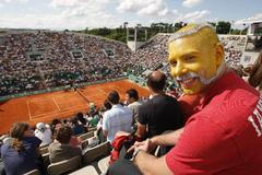 VIDEO Na French Open spadl mezi diváky kryt tribuny