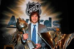 Ovečkin s trofeji za sezonu 2009