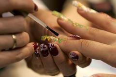 Nehty, manikúra, lakování, kosmetika, ruce