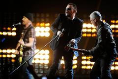 U2 s vervou propagují novou desku