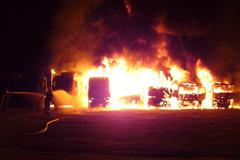 U Mělníku hořely kamiony za 40 milionů