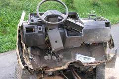 Nezletilý chlapec rozpůlil auto o strom