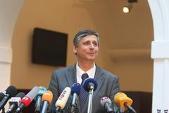 Poslanci rozhodují o důvěře ve Fischerův kabinet