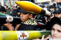 Palestinské děti s raketami