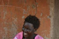 uganda - Mlada maminka bez manzela