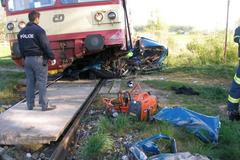 Vlak za sebou táhl osobní vůz čtvrt kilometru