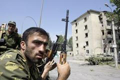 Čečenský bojovník bojující v jihoosetinské armádě