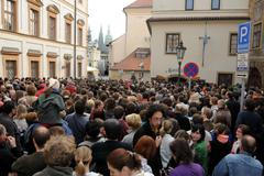 Dav u vstupu na Hradčanské náměstí