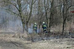 Hasiči varují před neopatrným vypalováním trávy