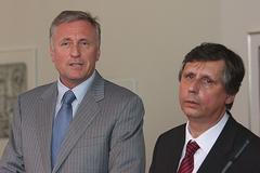 Dva premiéři. Topolánek a Fischer