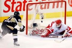 Pittsburgh - Crosby dává gól Detroitu