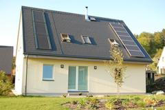 Dům se solárními panely