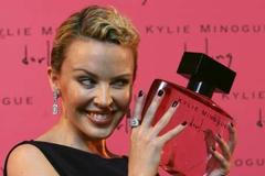 Tato lahvička parfému alespoň chvíli vydrží