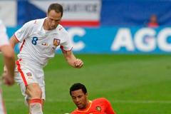 Polák obehrává Dembeleho