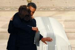 USA se loučí s legendárním senátorem Kennedym