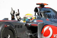 Lewis Hamilton se raduje