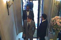 Záběr z bezpečnostní kamery zachytil elegantně oděné lupiče